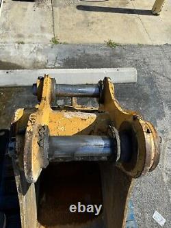 Cat Excavator Bucket 20 with New Teeth. Pins Included Excellent Condition