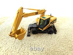 NZG Caterpillar M318 Wheel-Type Excavator